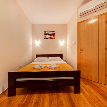 Port Adria Apartments Kamenari Buitenkant foto
