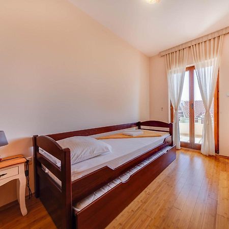 Port Adria Apartments Kamenari Buitenkant foto