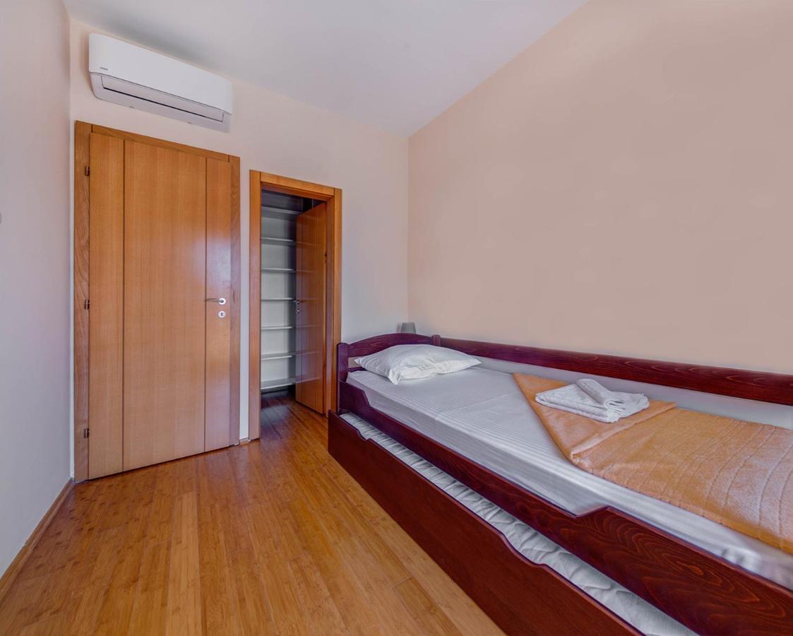 Port Adria Apartments Kamenari Buitenkant foto