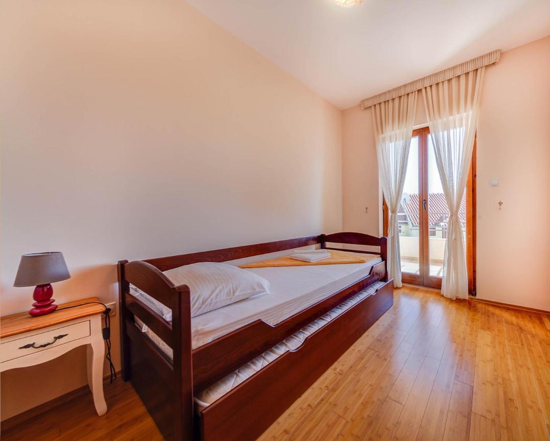 Port Adria Apartments Kamenari Buitenkant foto