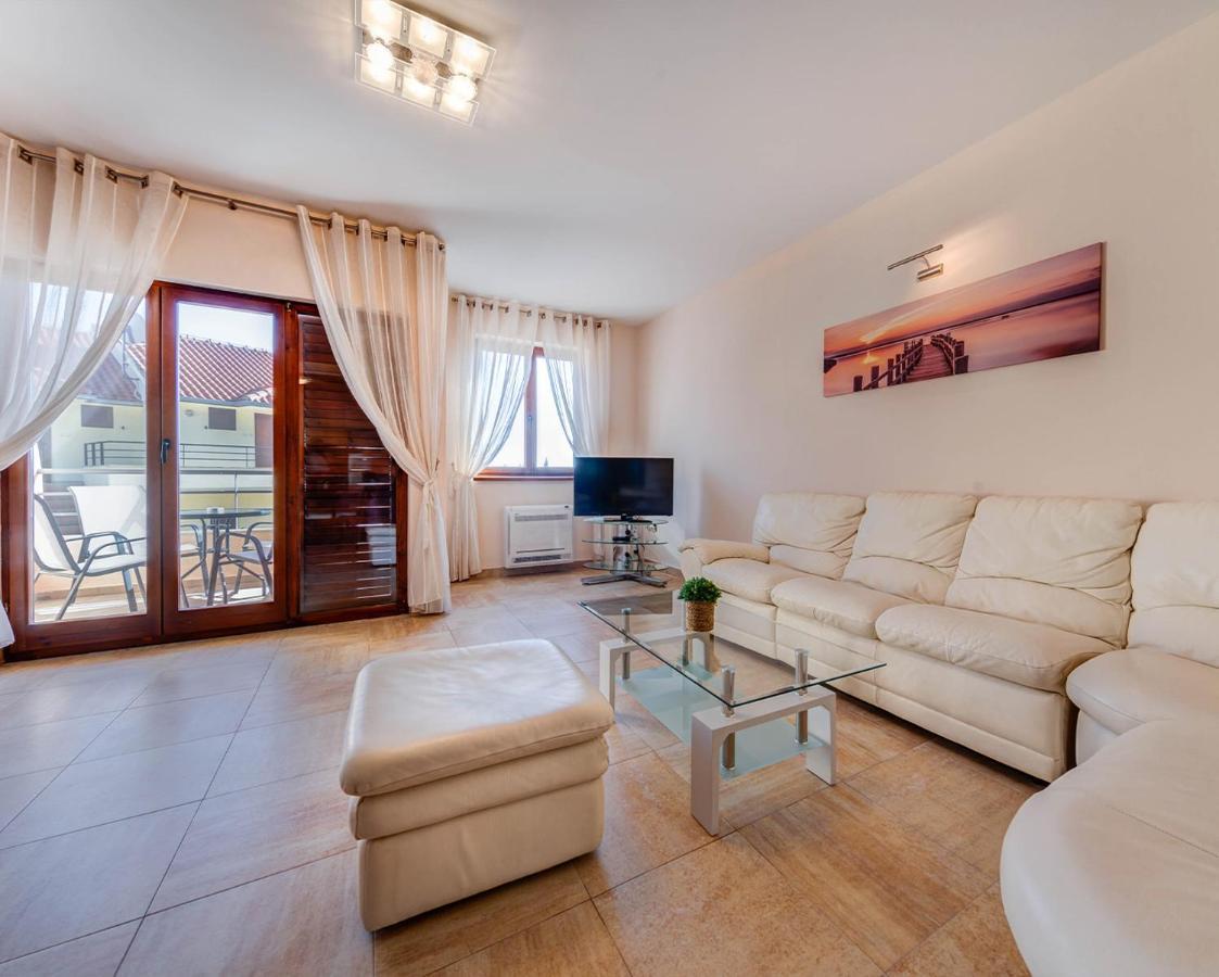 Port Adria Apartments Kamenari Buitenkant foto